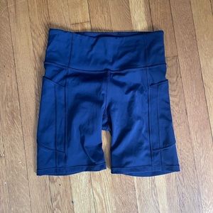 Athleta Ultimate stash 7 short